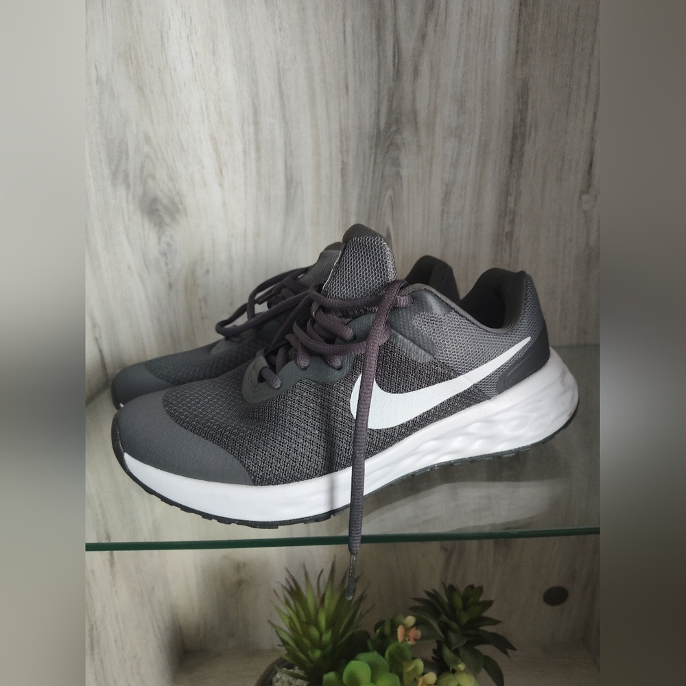 Nike Revolution Gray and White Athletic Sneakers SZ 6Y/7 women's